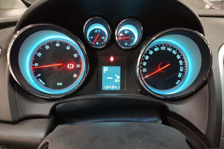 Used Buick GT 2014 XT 1.6L Automatic Fashion Edition Instrument Cluster