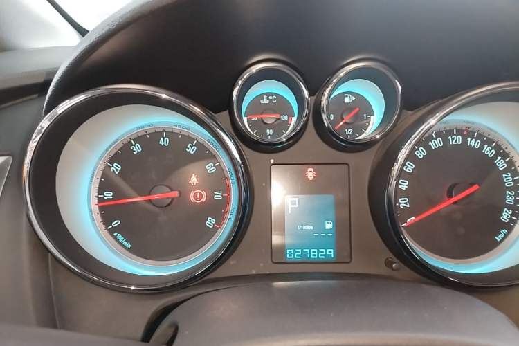 Used Buick GT 2014 XT 1.6L Automatic Fashion Edition Instrument Cluster