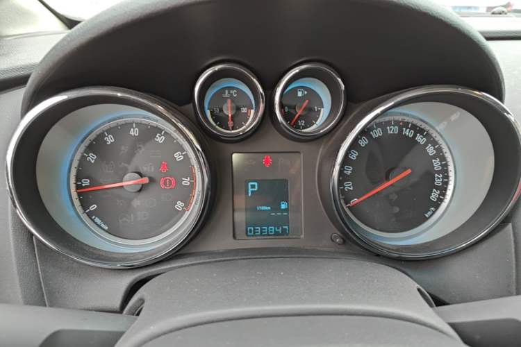 Used Buick GT 2014 XT 1.6L Automatic Fashion Edition Instrument Cluster
