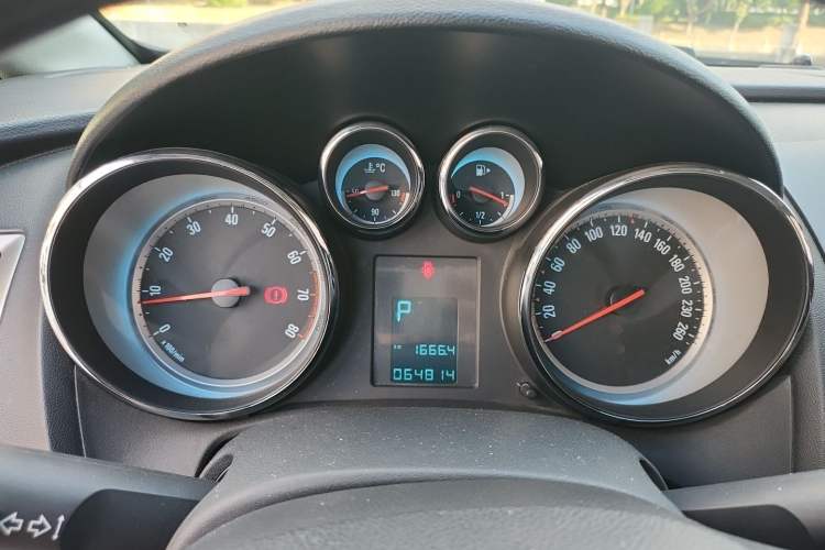 Used Buick GT 2014 XT 1.6L Automatic Fashion Edition Instrument Cluster