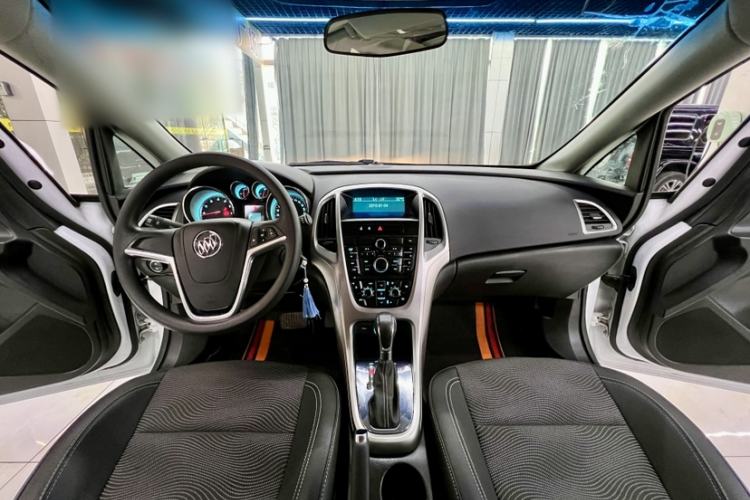 Used Buick GT 2014 XT 1.6L Automatic Fashion Edition Interior 1
