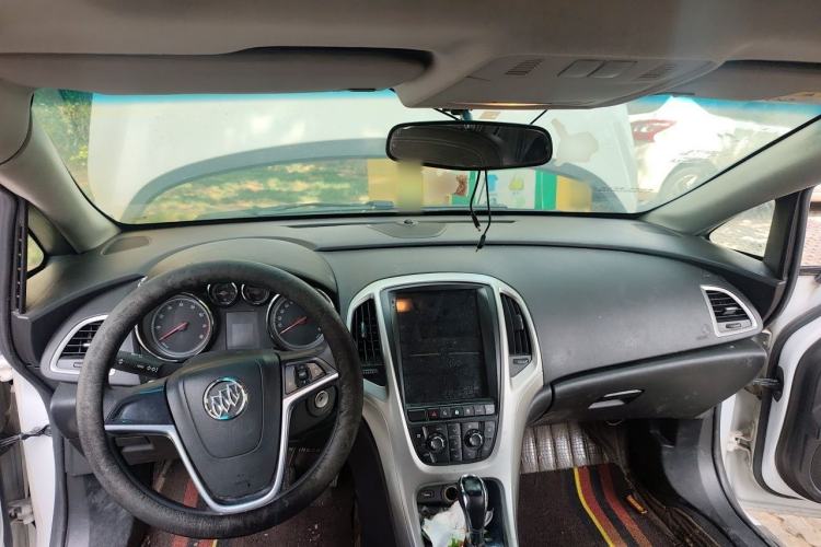 Used Buick GT 2014 XT 1.6L Automatic Fashion Edition Interior 2
