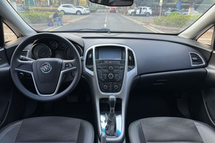 Used Buick GT 2014 XT 1.6L Automatic Fashion Edition Interior 2