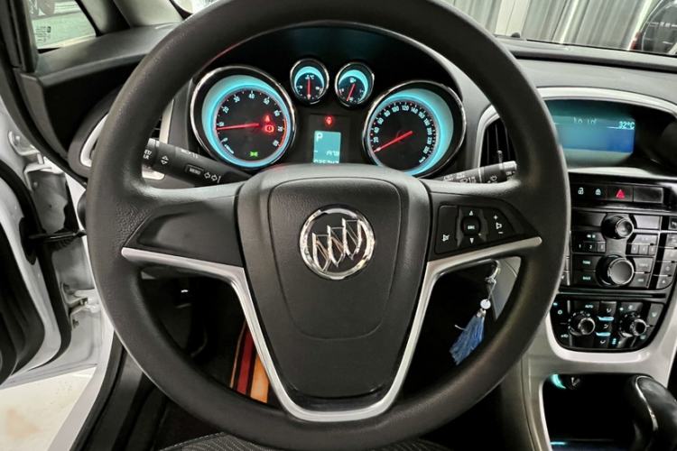 Used Buick GT 2014 XT 1.6L Automatic Fashion Edition Interior 2