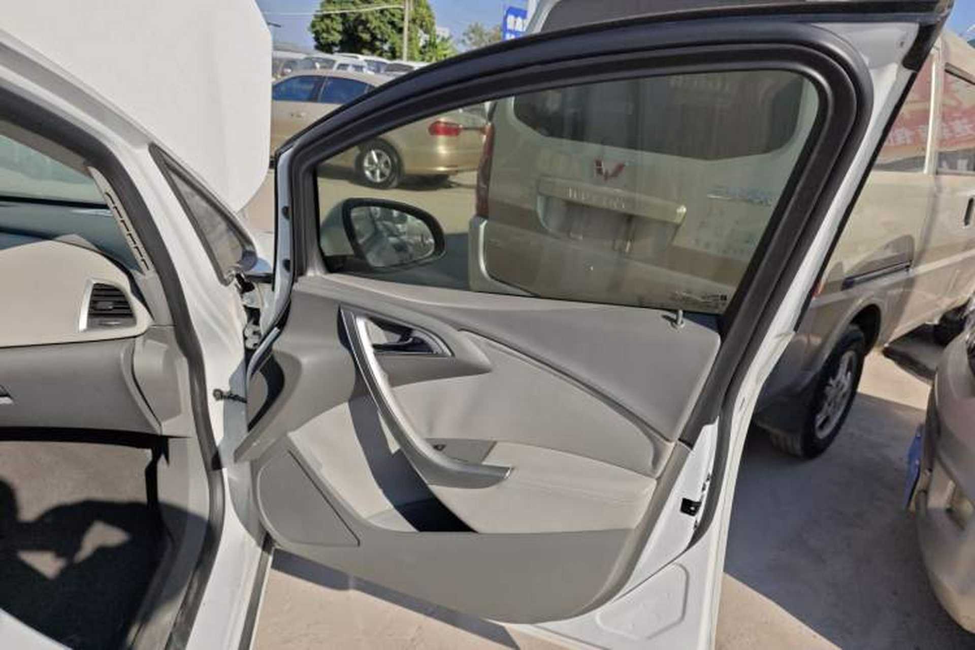 Used Buick GT 2014 XT 1.6L Automatic Fashion Edition Interior 2