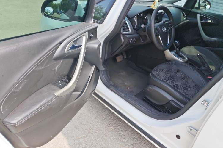 Used Buick GT 2014 XT 1.6L Automatic Fashion Edition Interior 3