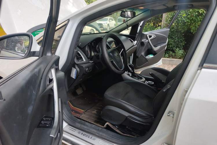 Used Buick GT 2014 XT 1.6L Automatic Fashion Edition Interior 3