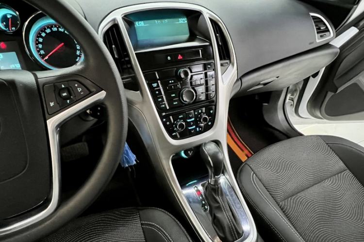 Used Buick GT 2014 XT 1.6L Automatic Fashion Edition Interior 3
