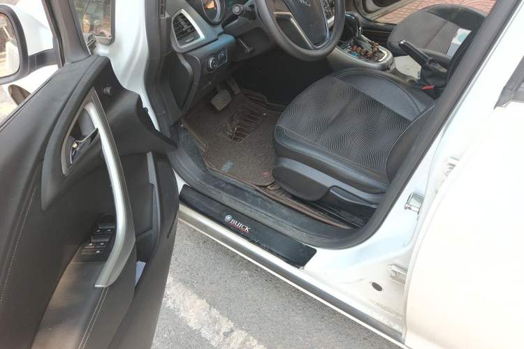 Used Buick GT 2014 XT 1.6L Automatic Fashion Edition Interior 3
