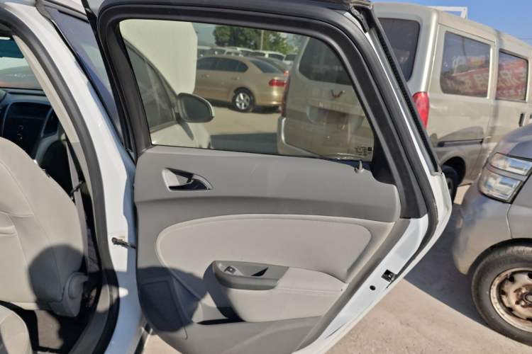 Used Buick GT 2014 XT 1.6L Automatic Fashion Edition Interior 3