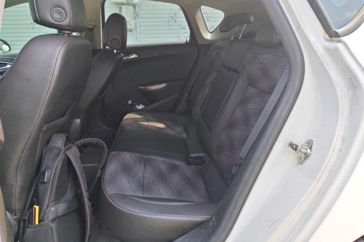 Used Buick GT 2014 XT 1.6L Automatic Fashion Edition Interior 4