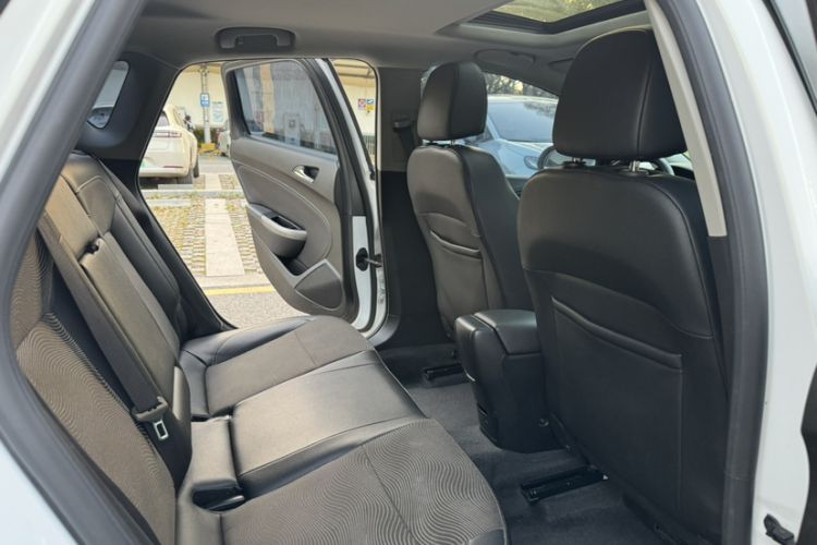 Used Buick GT 2014 XT 1.6L Automatic Fashion Edition Interior 4