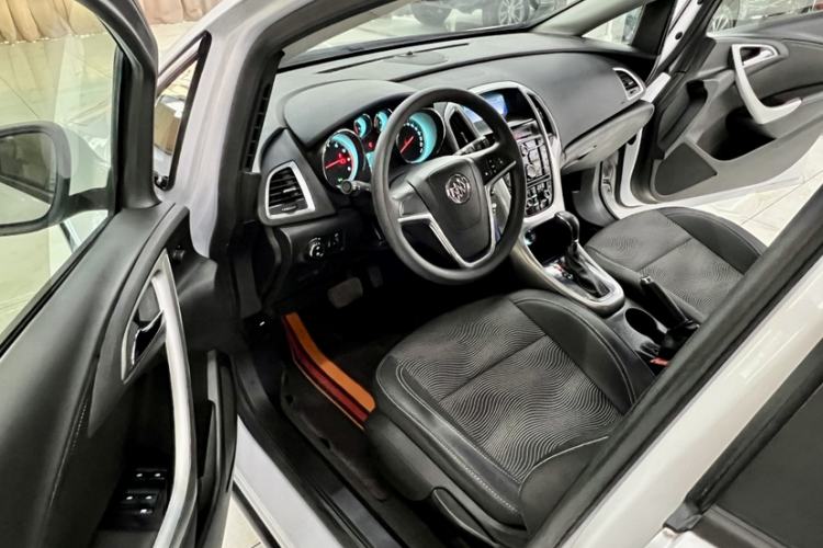 Used Buick GT 2014 XT 1.6L Automatic Fashion Edition Interior 4