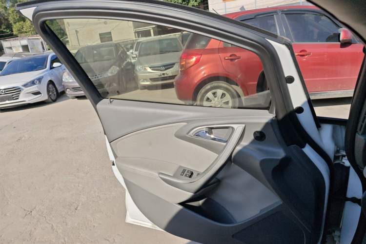 Used Buick GT 2014 XT 1.6L Automatic Fashion Edition Interior 4