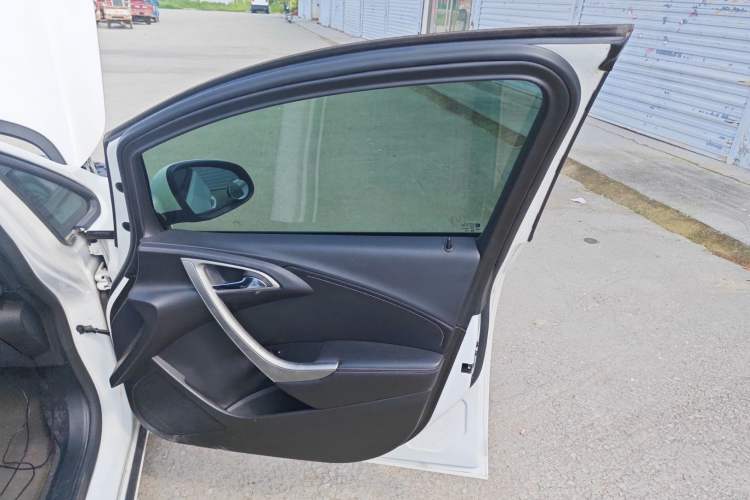 Used Buick GT 2014 XT 1.6L Automatic Fashion Edition Interior 5
