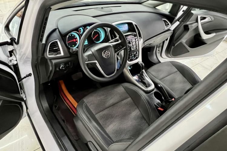 Used Buick GT 2014 XT 1.6L Automatic Fashion Edition Interior 5