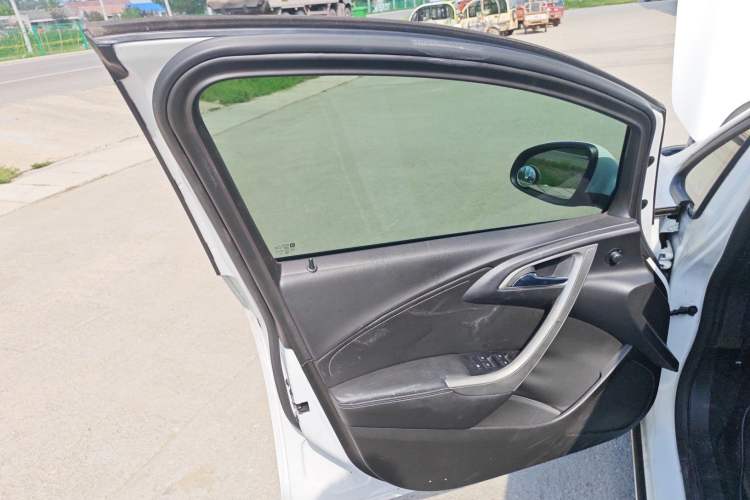 Used Buick GT 2014 XT 1.6L Automatic Fashion Edition Interior 7