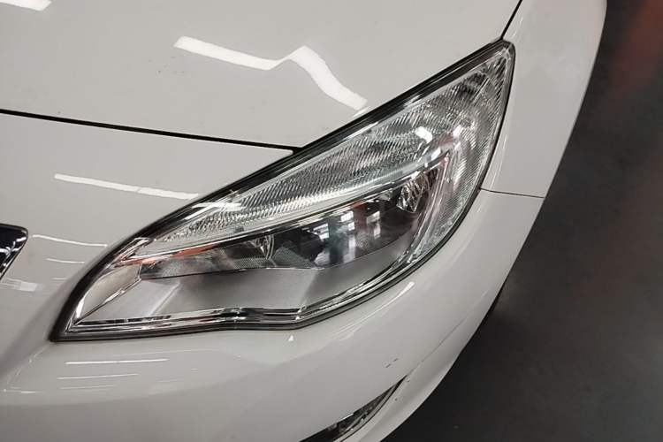 Used Buick GT 2014 XT 1.6L Automatic Fashion Edition Left Front Headlight