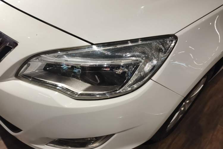 Used Buick GT 2014 XT 1.6L Automatic Fashion Edition Left Front Headlight