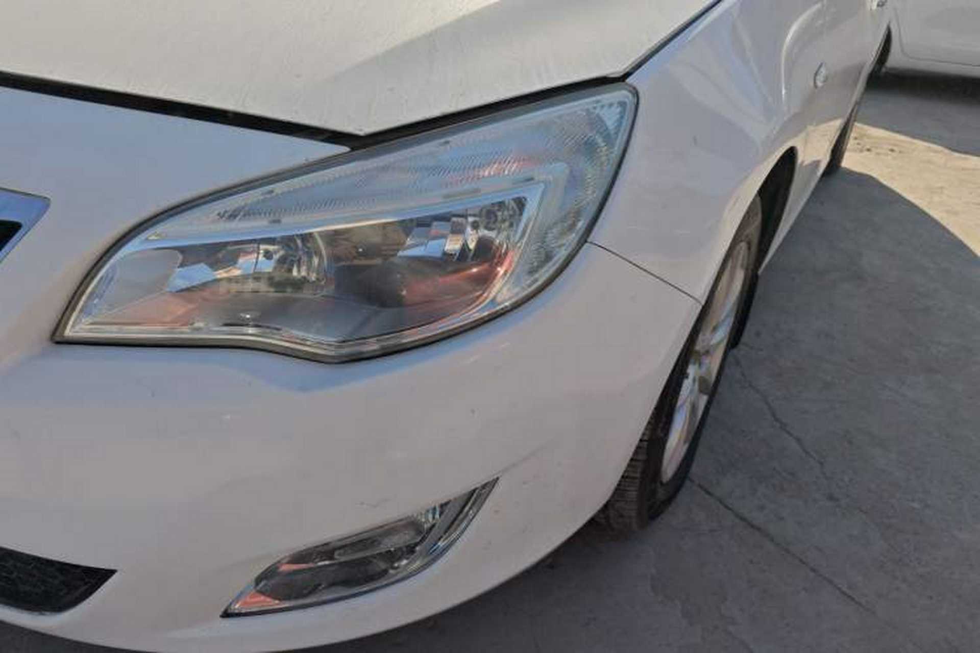 Used Buick GT 2014 XT 1.6L Automatic Fashion Edition Left Front Headlight