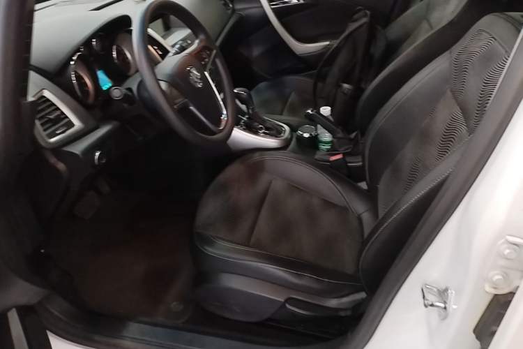 Used Buick GT 2014 XT 1.6L Automatic Fashion Edition Left Front Seat