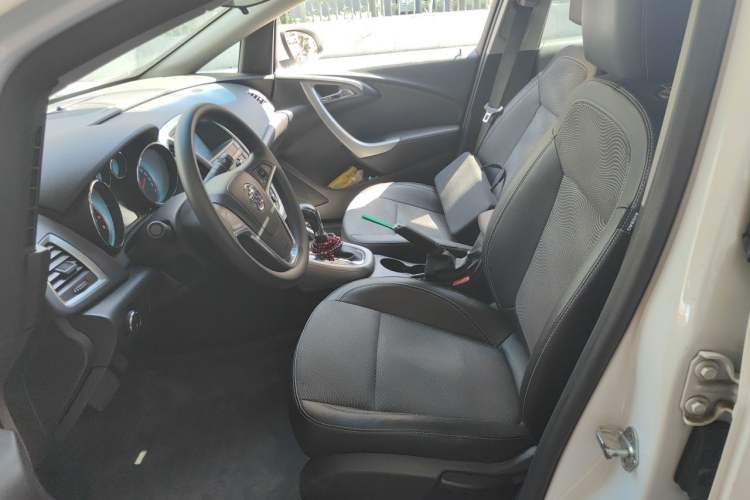 Used Buick GT 2014 XT 1.6L Automatic Fashion Edition Left Front Seat