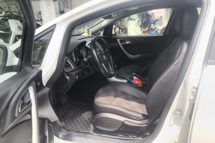 Used Buick GT 2014 XT 1.6L Automatic Fashion Edition Left Front Seat