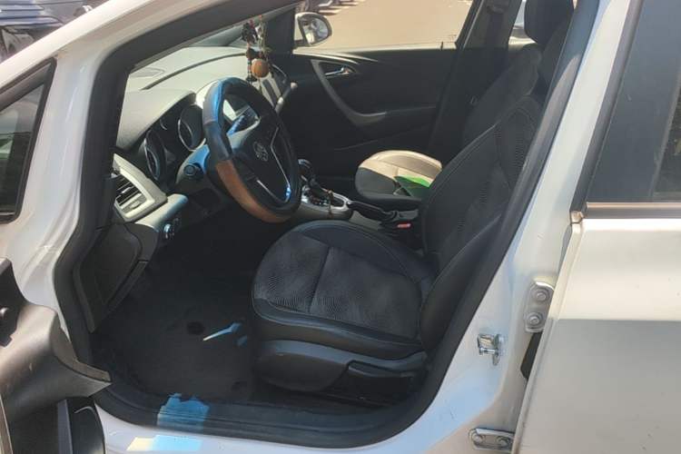 Used Buick GT 2014 XT 1.6L Automatic Fashion Edition Left Front Seat