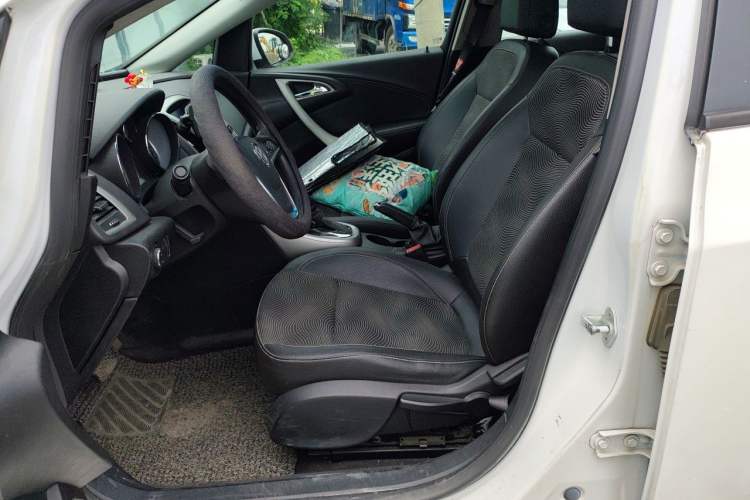 Used Buick GT 2014 XT 1.6L Automatic Comfort Edition Left Front Seat