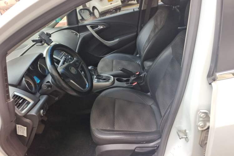 Used Buick GT 2014 XT 1.6L Automatic Fashion Edition Left Front Seat