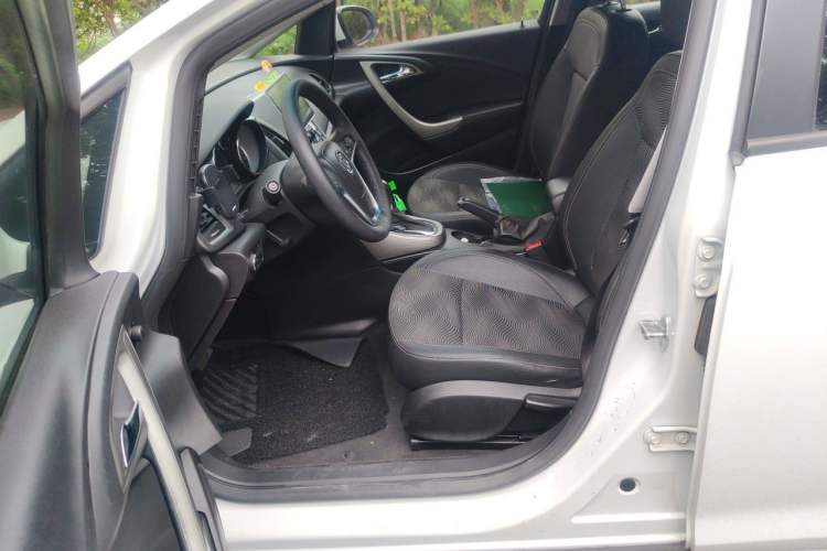 Used Buick GT 2014 XT 1.6L Automatic Fashion Edition Left Front Seat