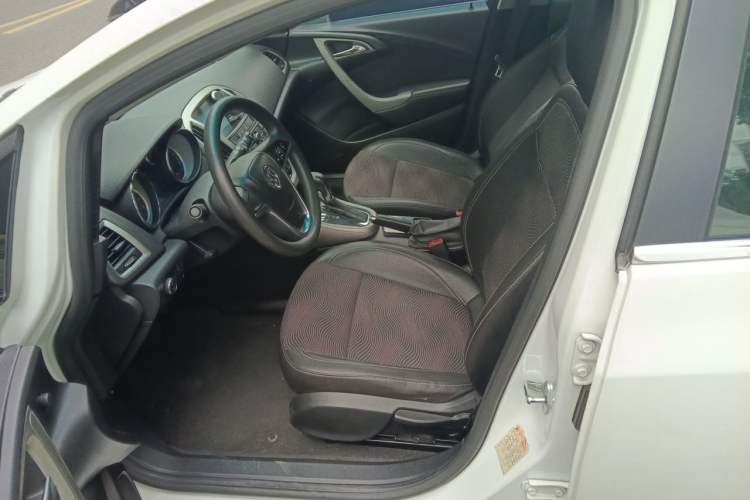 Used Buick GT 2014 XT 1.6L Automatic Fashion Edition Left Front Seat