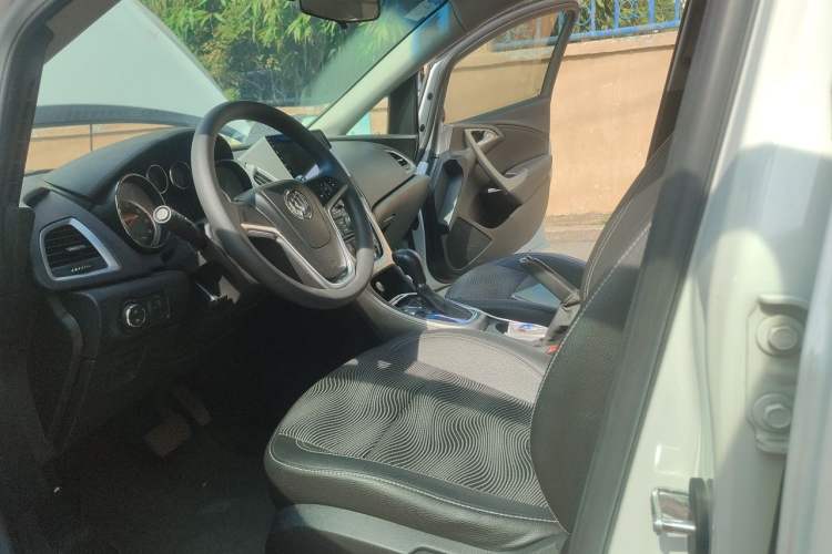 Used Buick GT 2014 XT 1.6L Automatic Fashion Edition Left Front Seat