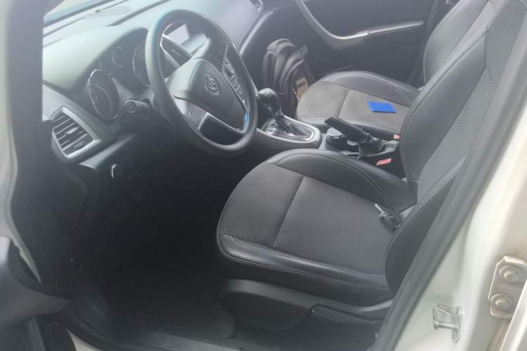 Used Buick GT 2014 XT 1.6L Automatic Fashion Edition Left Front Seat