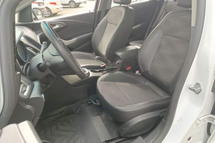 Used Buick GT 2014 XT 1.6L Automatic Fashion Edition Left Front Seat