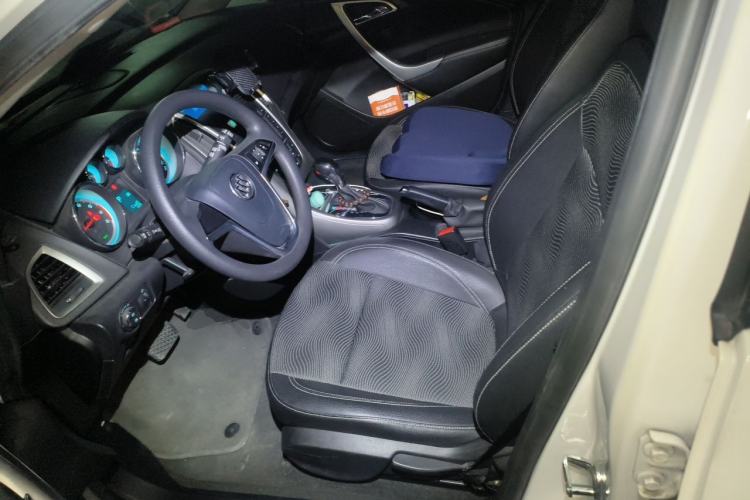 Used Buick GT 2014 XT 1.6L Automatic Fashion Edition Left Front Seat