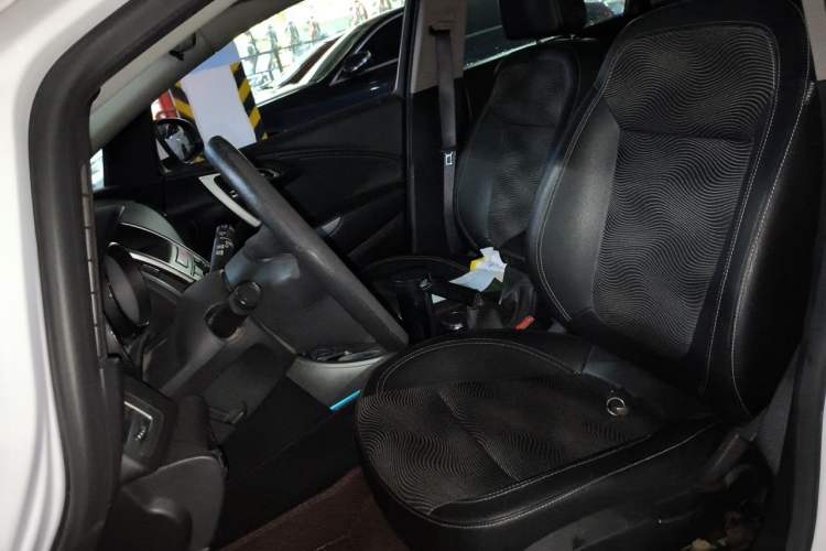 Used Buick GT 2014 XT 1.6L Automatic Fashion Edition Left Front Seat