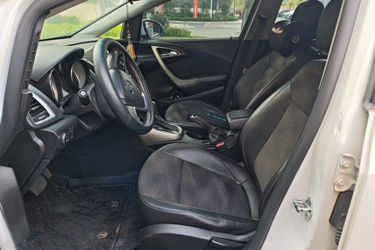 Used Buick GT 2014 XT 1.6L Automatic Fashion Edition Left Front Seat