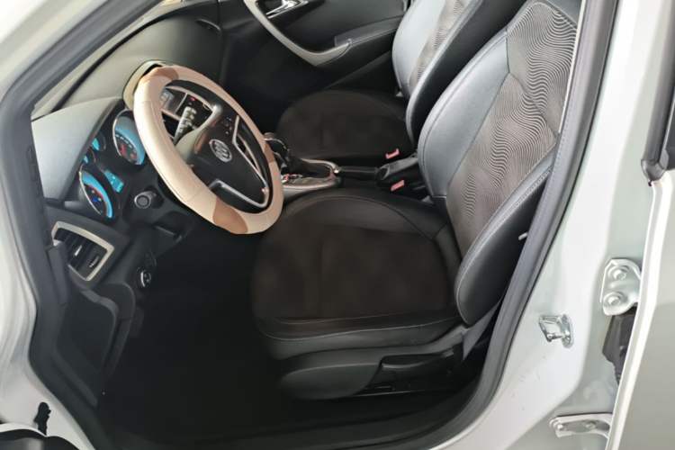 Used Buick GT 2014 XT 1.6L Automatic Fashion Edition Left Front Seat