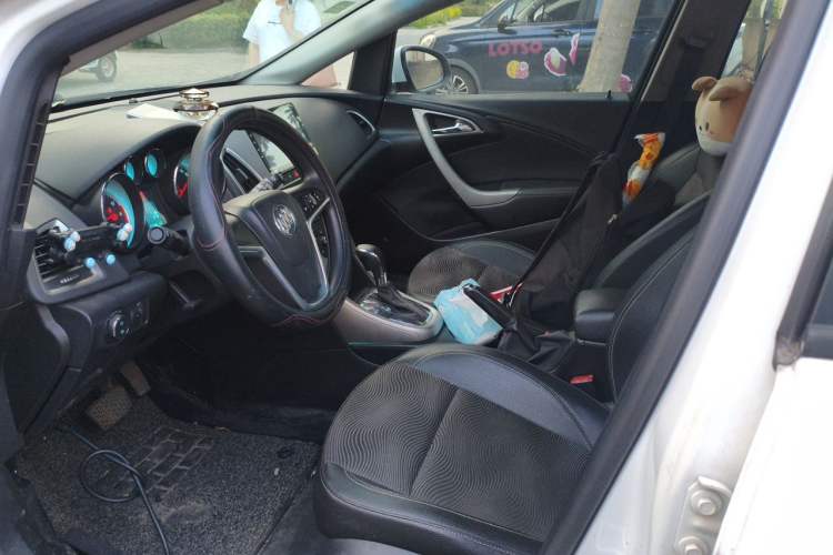 Used Buick GT 2014 XT 1.6L Automatic Fashion Edition Left Front Seat