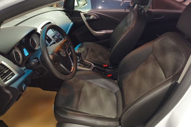 Used Buick GT 2014 XT 1.6L Automatic Fashion Edition Left Front Seat