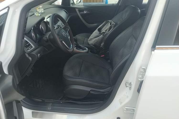 Used Buick GT 2014 XT 1.6L Automatic Fashion Edition Left Front Seat