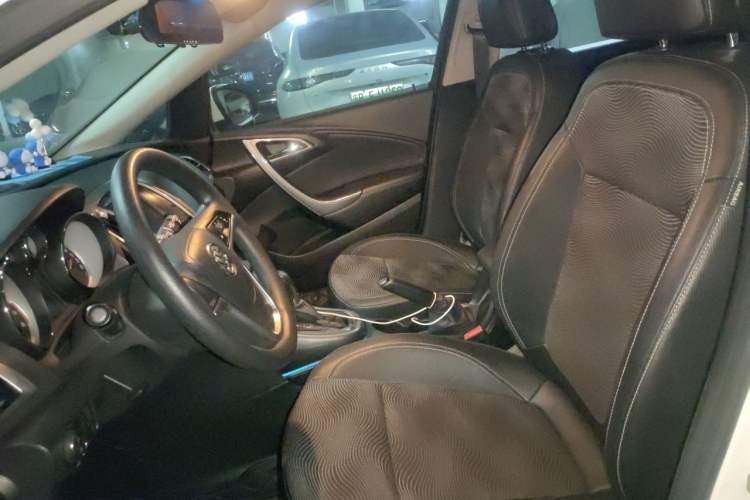 Used Buick GT 2014 XT 1.6L Automatic Fashion Edition Left Front Seat