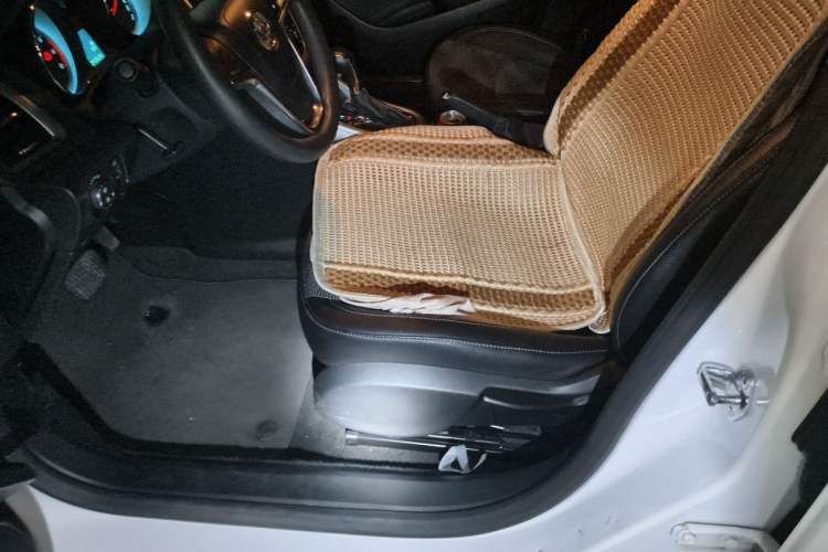 Used Buick GT 2014 XT 1.6L Automatic Fashion Edition Left Front Seat
