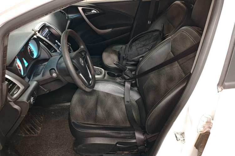 Used Buick GT 2014 XT 1.6L Automatic Fashion Edition Left Front Seat