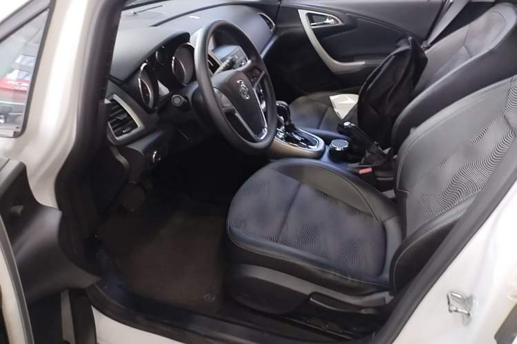 Used Buick GT 2014 XT 1.6L Automatic Fashion Edition Left Front Seat