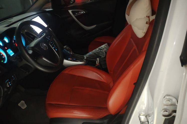 Used Buick GT 2014 XT 1.6L Automatic Fashion Edition Left Front Seat