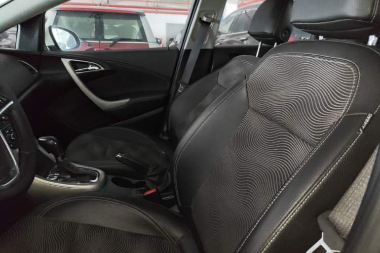 Used Buick GT 2014 XT 1.6L Automatic Fashion Edition Left Front Seat
