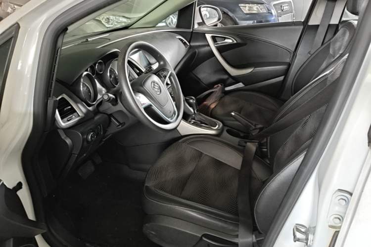 Used Buick GT 2014 XT 1.6L Automatic Fashion Edition Left Front Seat