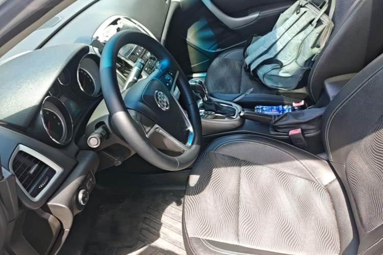 Used Buick GT 2014 XT 1.6L Automatic Fashion Edition Left Front Seat